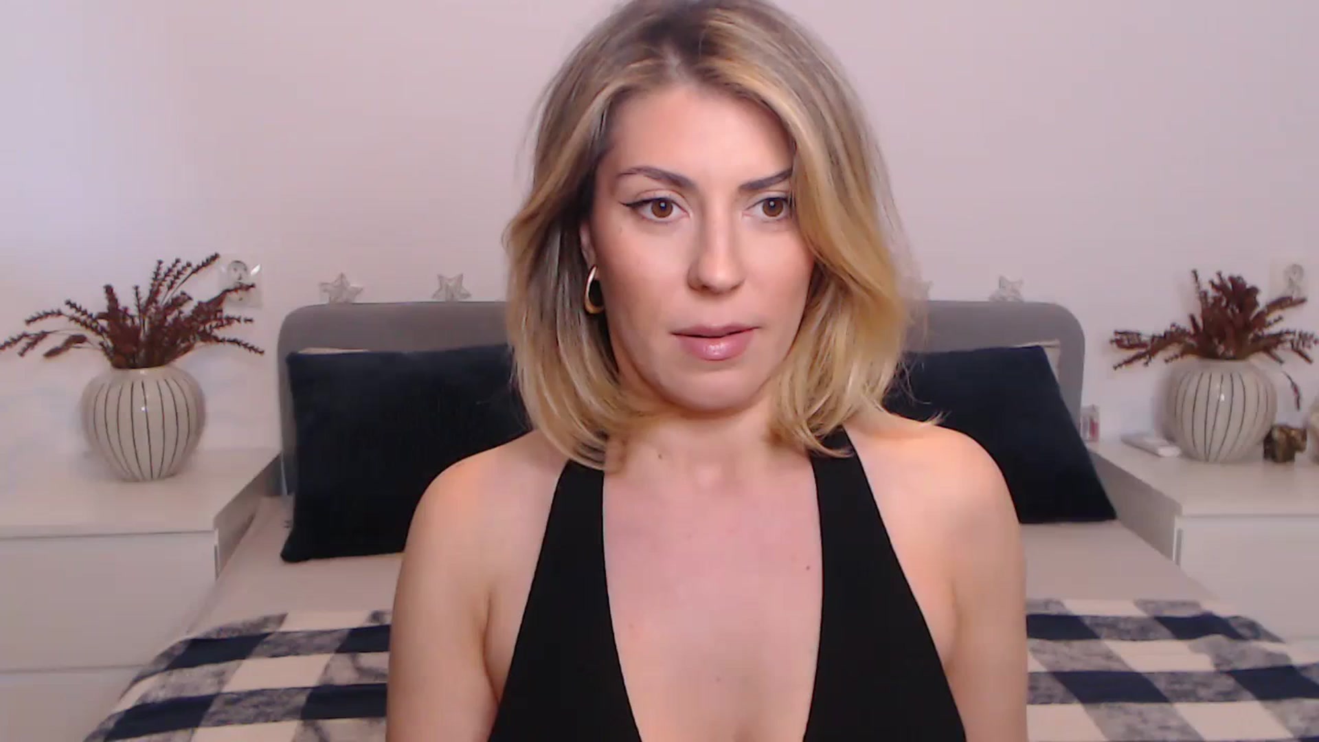 Gallery image thumbnail from BlueStocking's myfreecams stream on, 09/27/2023, 13:51 image 1 of 20