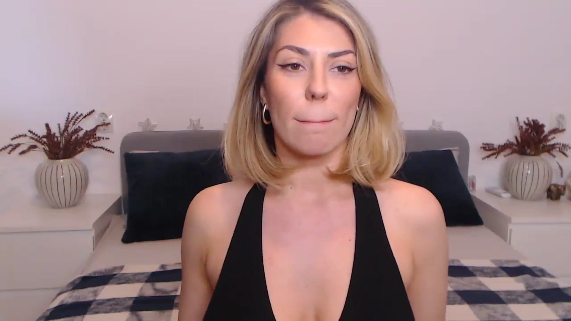 Gallery image thumbnail from BlueStocking's myfreecams stream on, 09/27/2023, 13:51 image 2 of 20