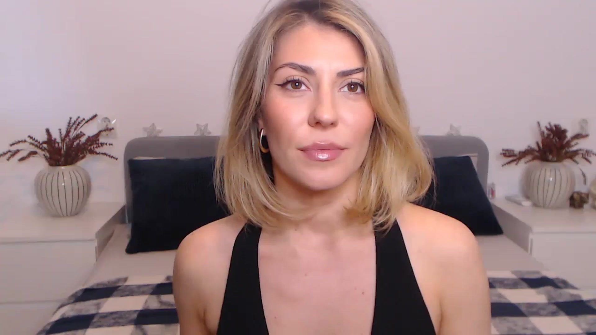 Gallery image thumbnail from BlueStocking's myfreecams stream on, 09/27/2023, 14:11 image 6 of 20
