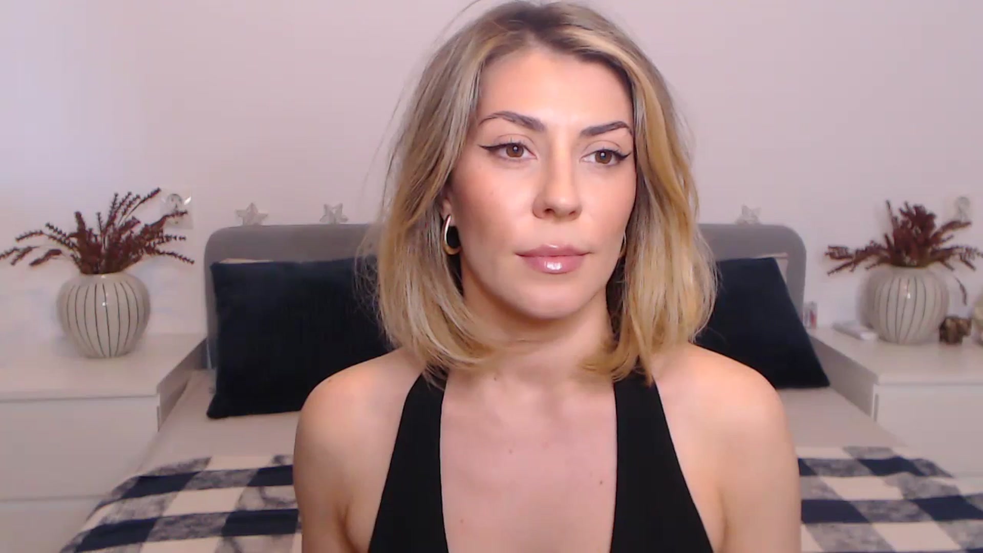 Gallery image thumbnail from BlueStocking's myfreecams stream on, 09/27/2023, 14:11 image 15 of 20