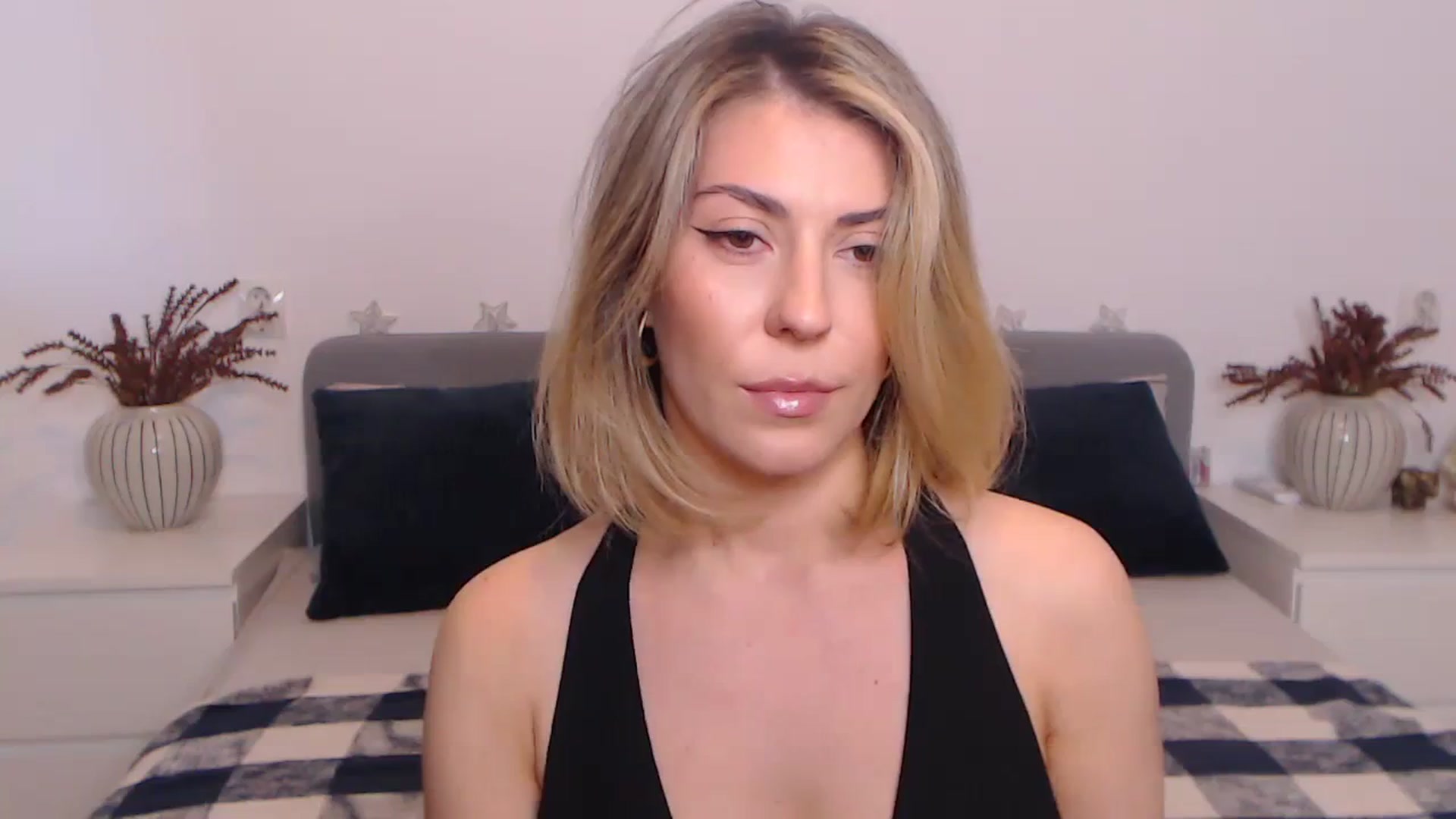 Gallery image thumbnail from BlueStocking's myfreecams stream on, 09/27/2023, 14:11 image 4 of 20