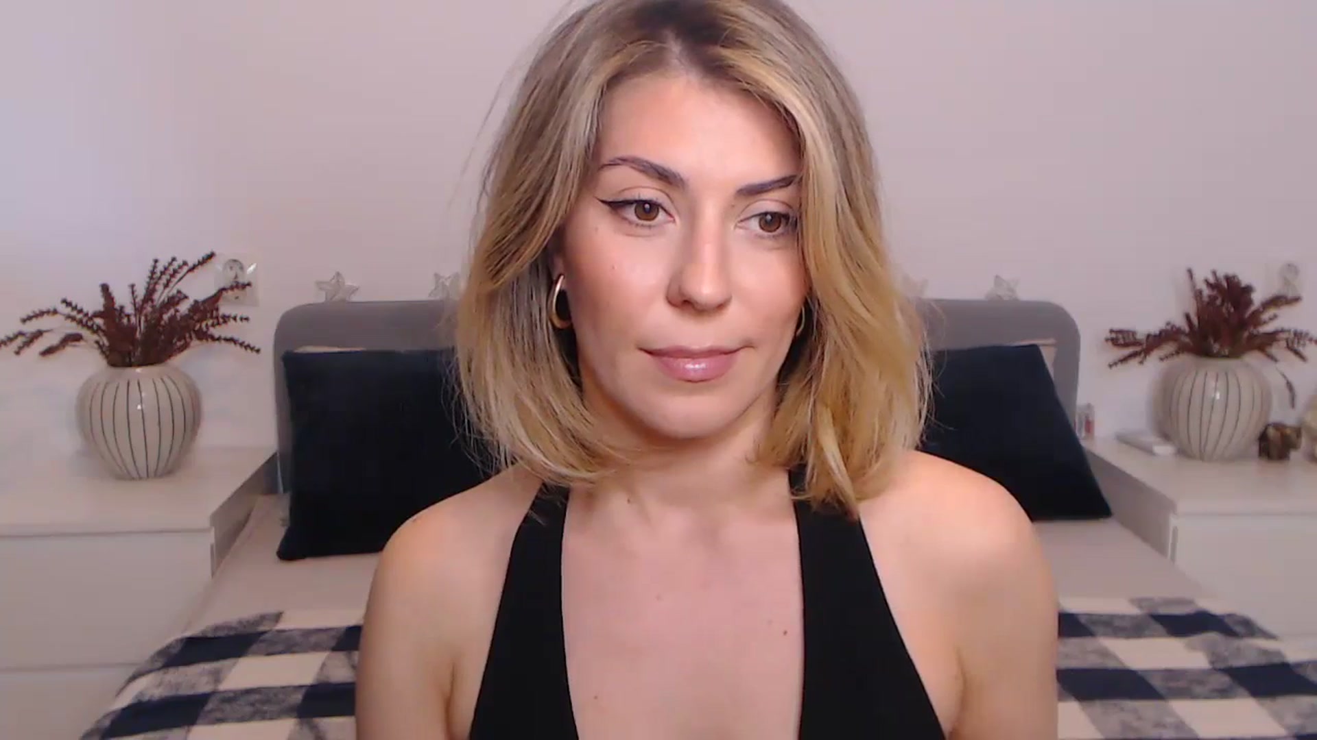 Gallery image thumbnail from BlueStocking's myfreecams stream on, 09/27/2023, 14:11 image 12 of 20