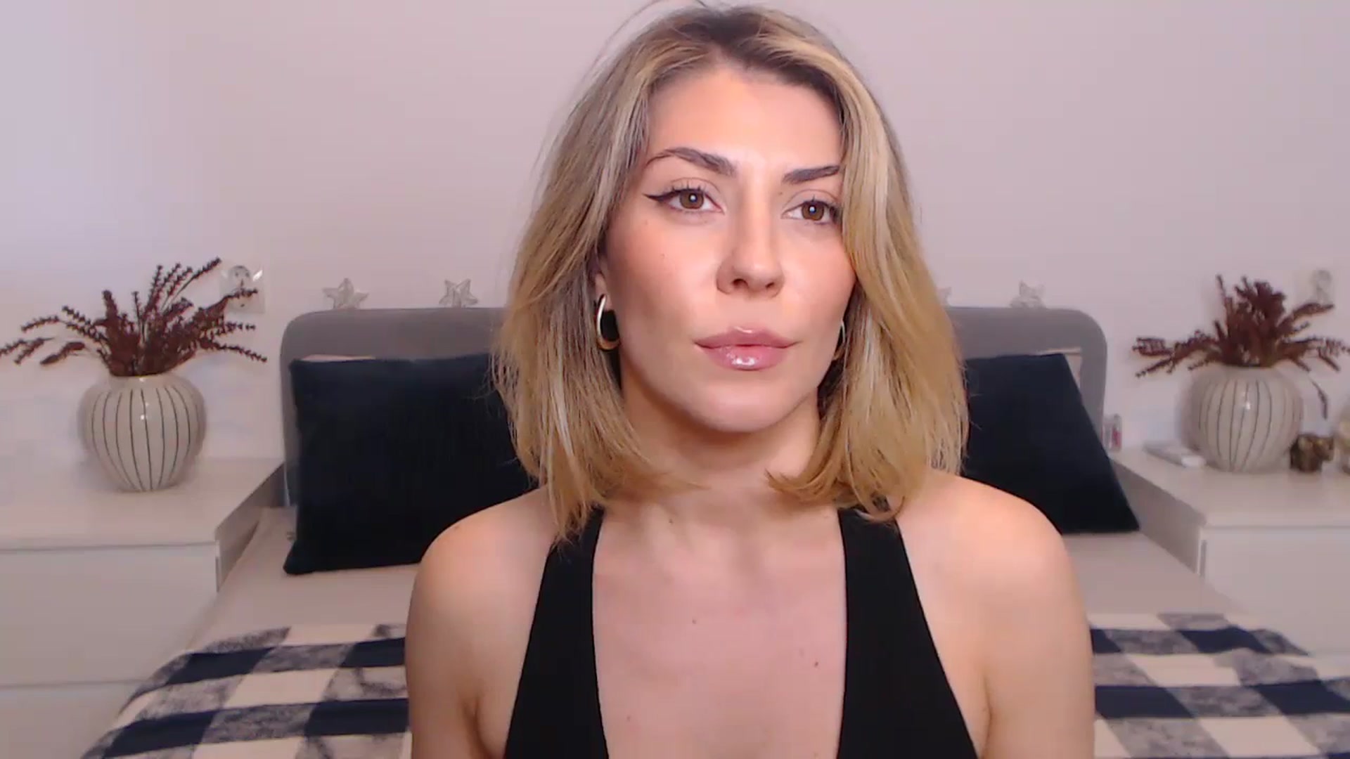 Gallery image thumbnail from BlueStocking's myfreecams stream on, 09/27/2023, 14:11 image 19 of 20