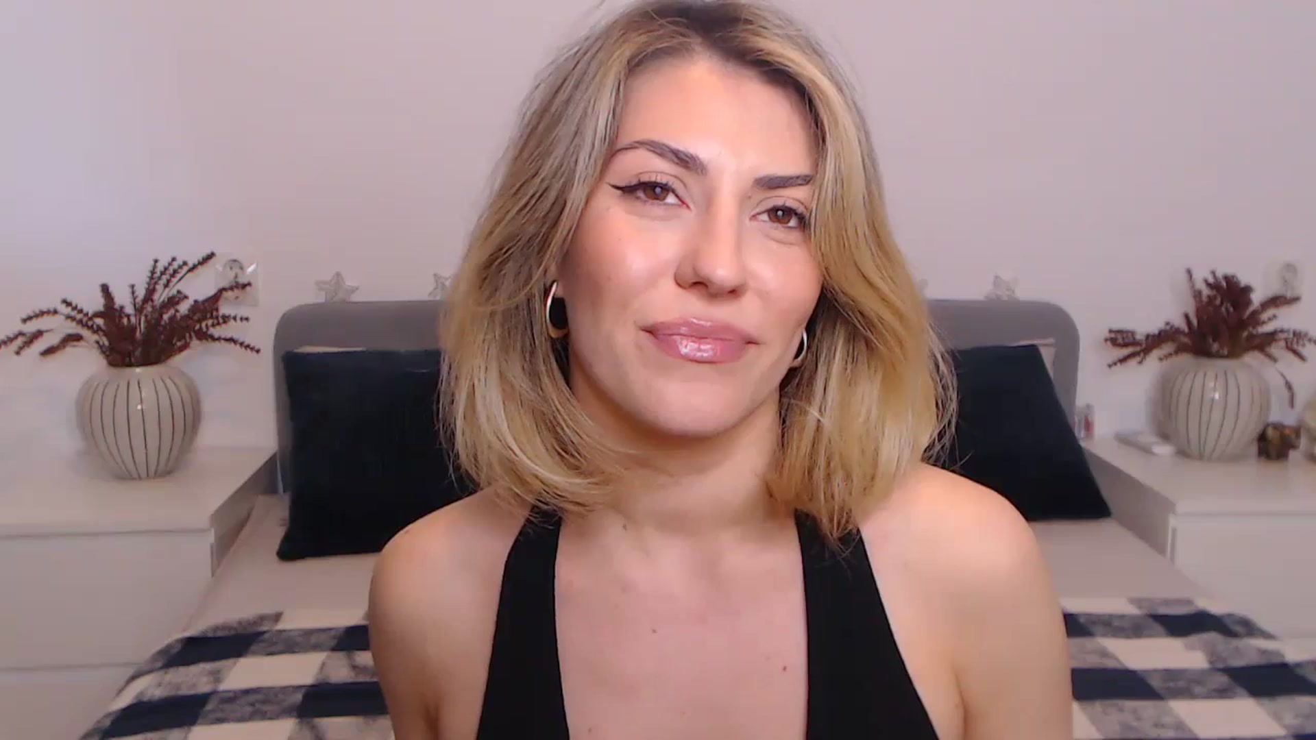 Gallery image thumbnail from BlueStocking's myfreecams stream on, 09/27/2023, 14:11 image 7 of 20