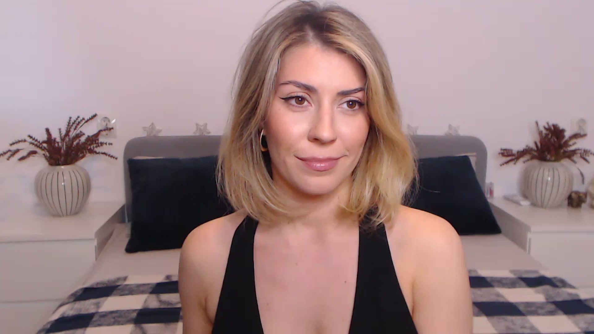 Gallery image thumbnail from BlueStocking's myfreecams stream on, 09/27/2023, 14:11 image 5 of 20