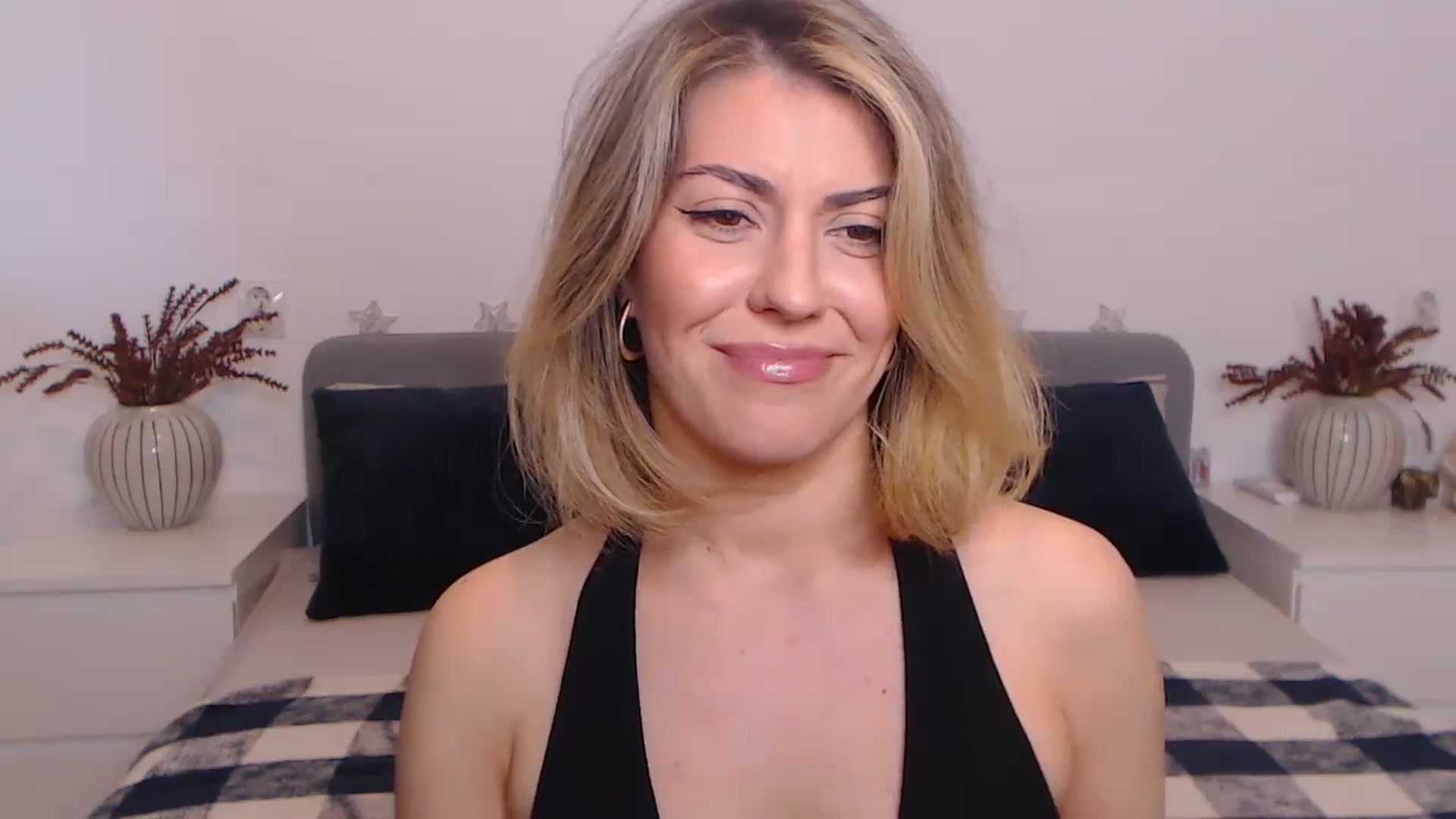 Gallery image thumbnail from BlueStocking's myfreecams stream on, 09/27/2023, 14:11 image 9 of 20