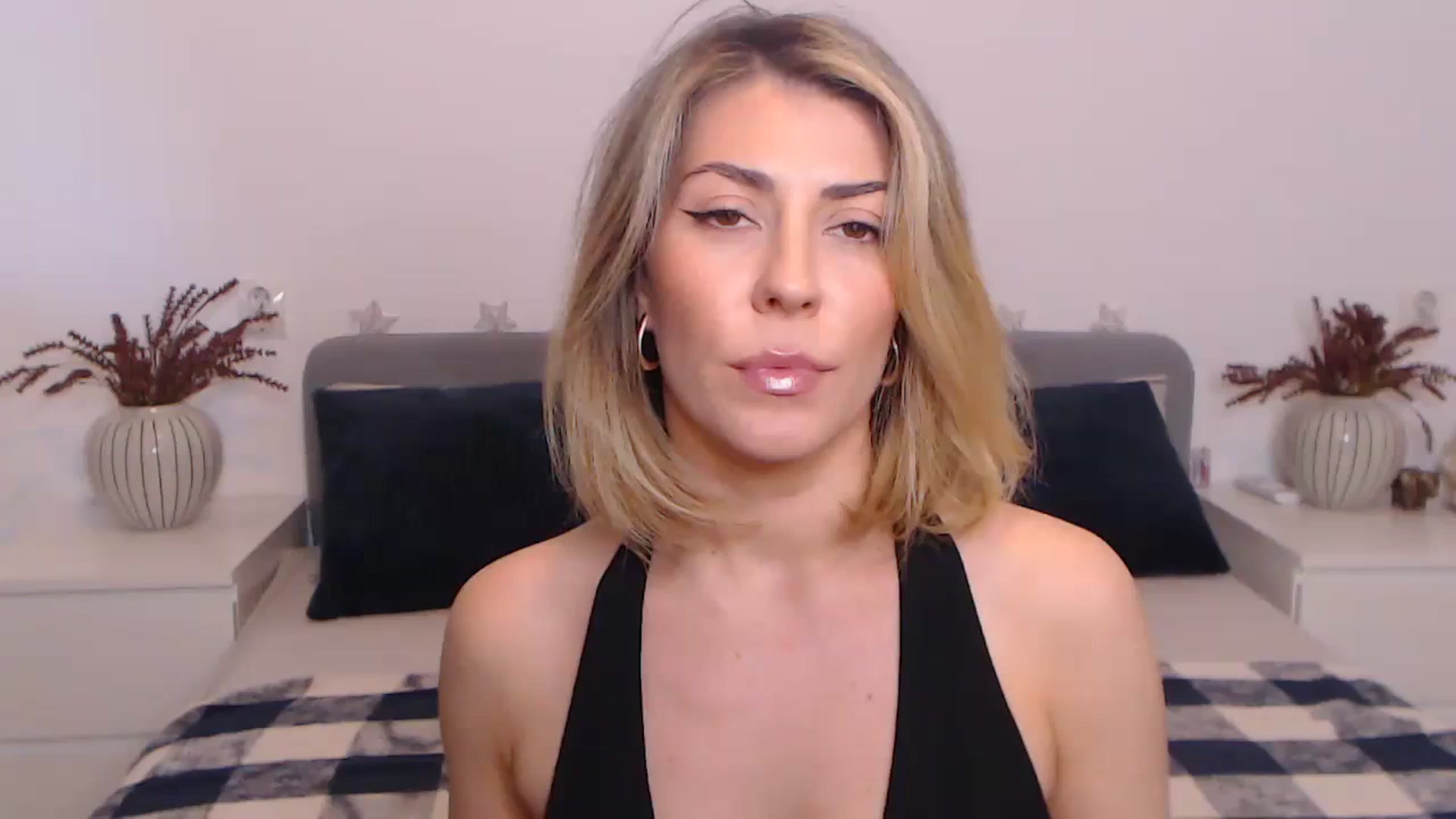 Gallery image thumbnail from BlueStocking's myfreecams stream on, 09/27/2023, 14:11 image 1 of 20