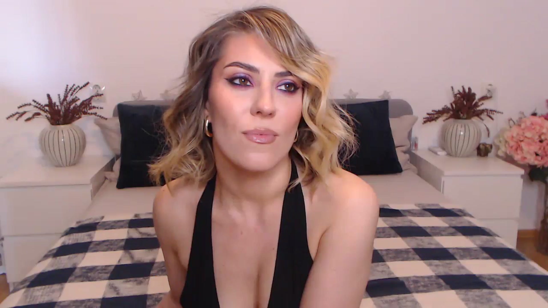 Gallery image thumbnail from BlueStocking's myfreecams stream on, 09/28/2023, 11:39 image 6 of 20