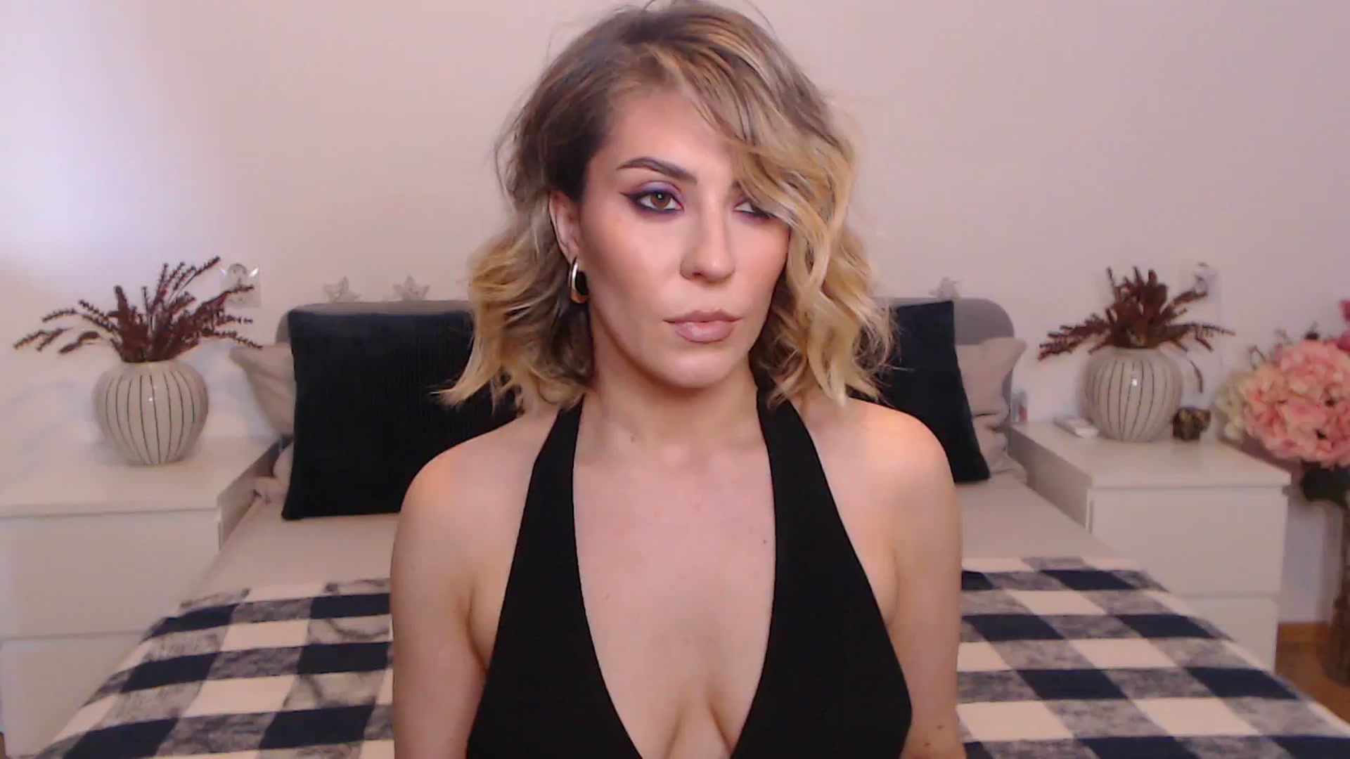 Gallery image thumbnail from BlueStocking's myfreecams stream on, 09/28/2023, 11:39 image 18 of 20