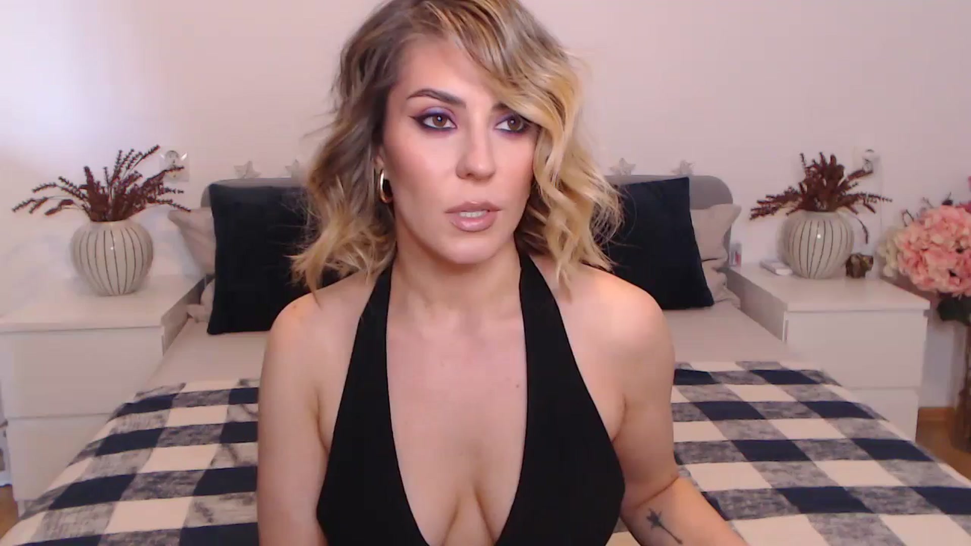 Gallery image thumbnail from BlueStocking's myfreecams stream on, 09/28/2023, 11:39 image 1 of 20