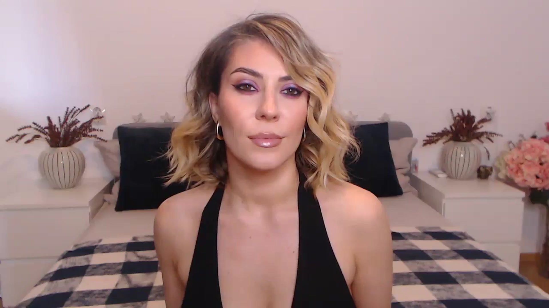 Gallery image thumbnail from BlueStocking's myfreecams stream on, 09/28/2023, 11:39 image 13 of 20