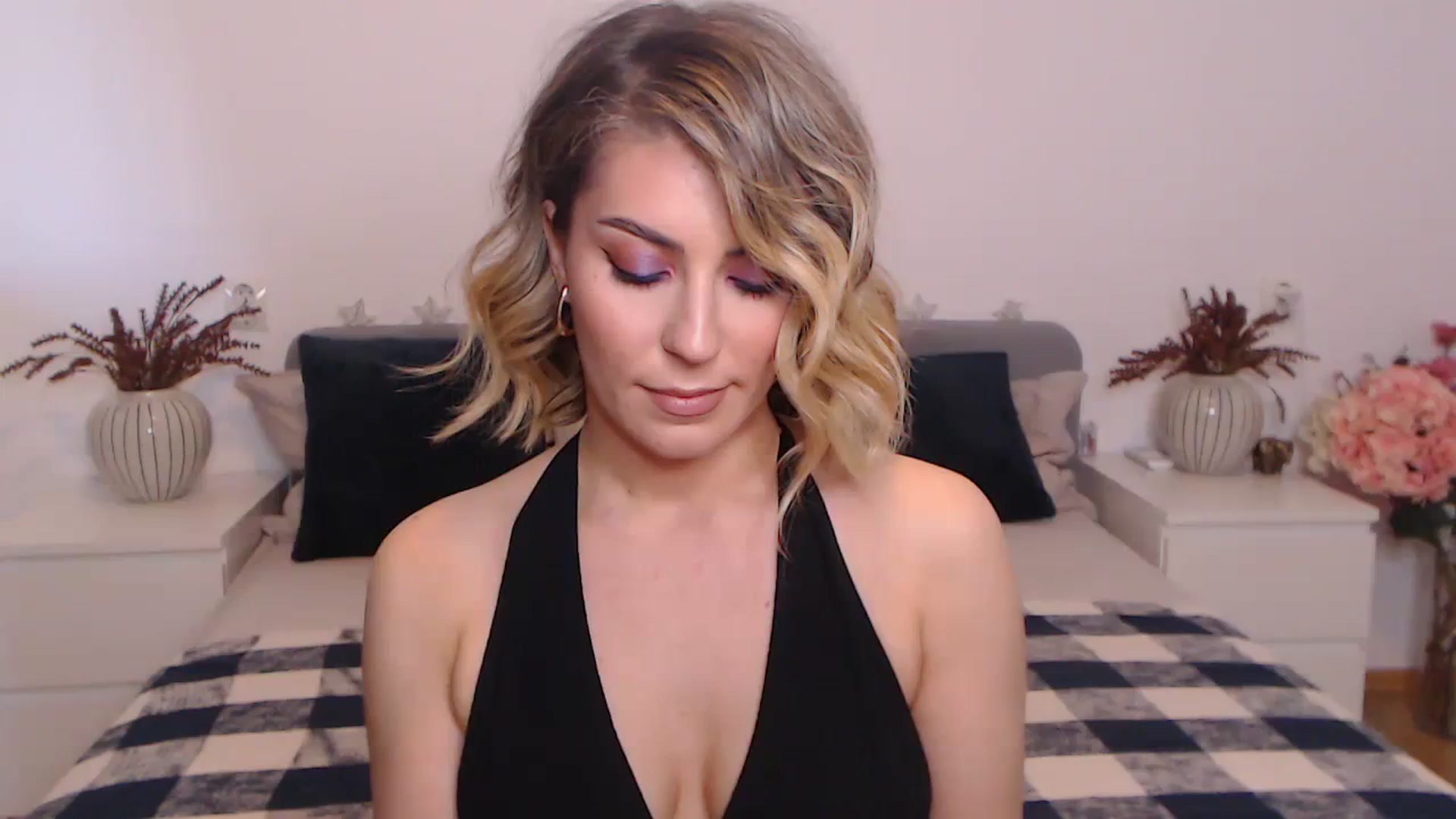Gallery image thumbnail from BlueStocking's myfreecams stream on, 09/28/2023, 13:07 image 3 of 20