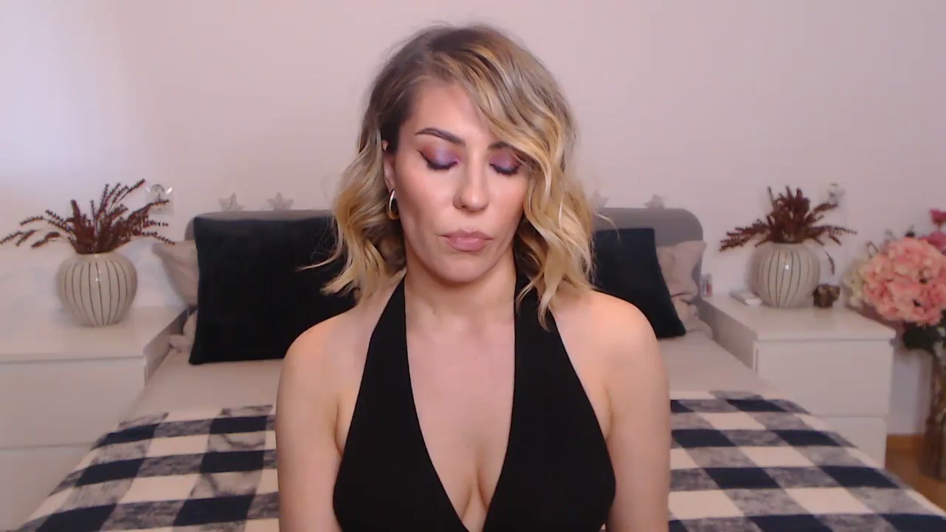 Gallery image thumbnail from BlueStocking's myfreecams stream on, 09/28/2023, 13:07 image 16 of 20