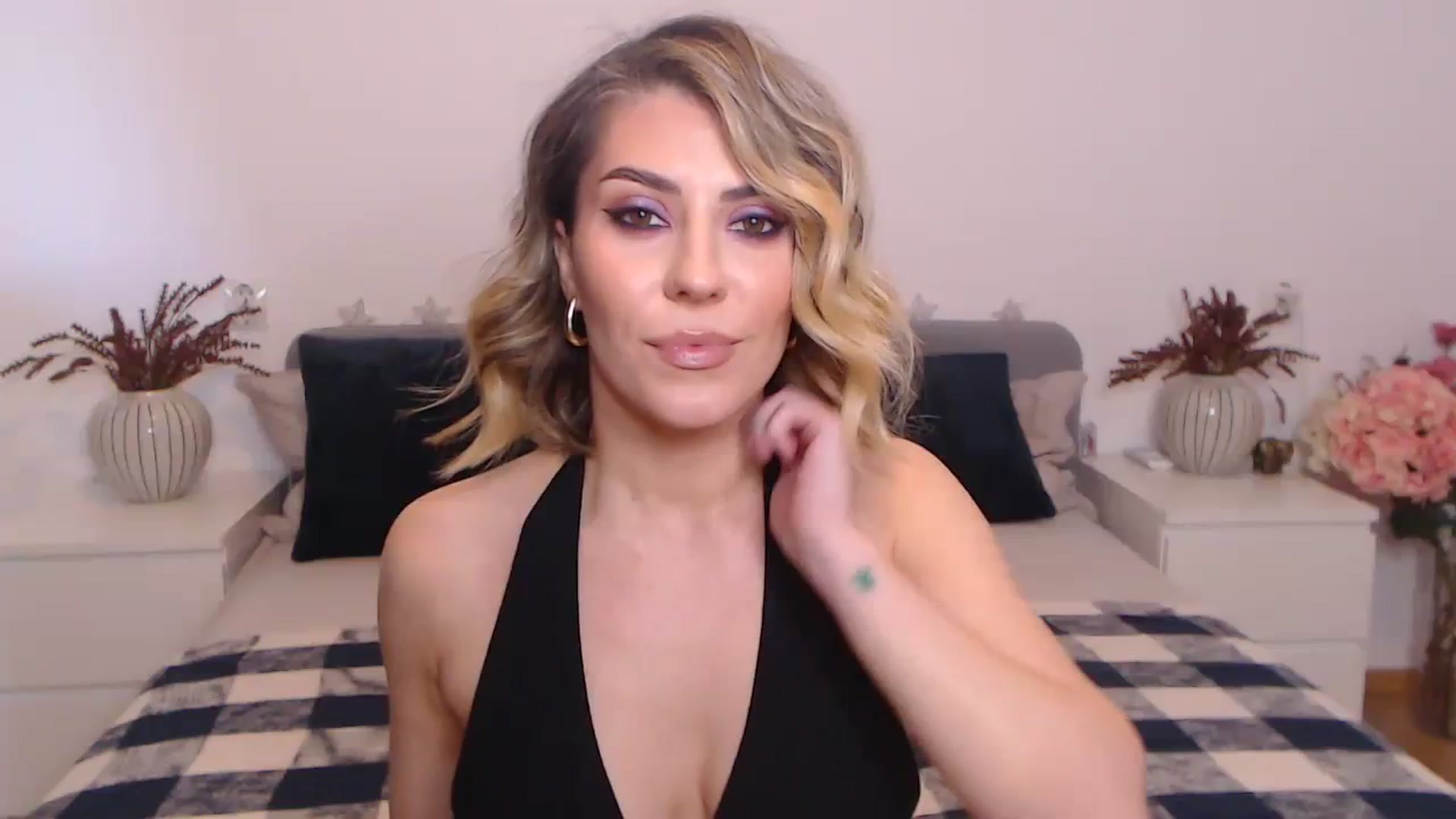 Gallery image thumbnail from BlueStocking's myfreecams stream on, 09/28/2023, 13:07 image 1 of 20