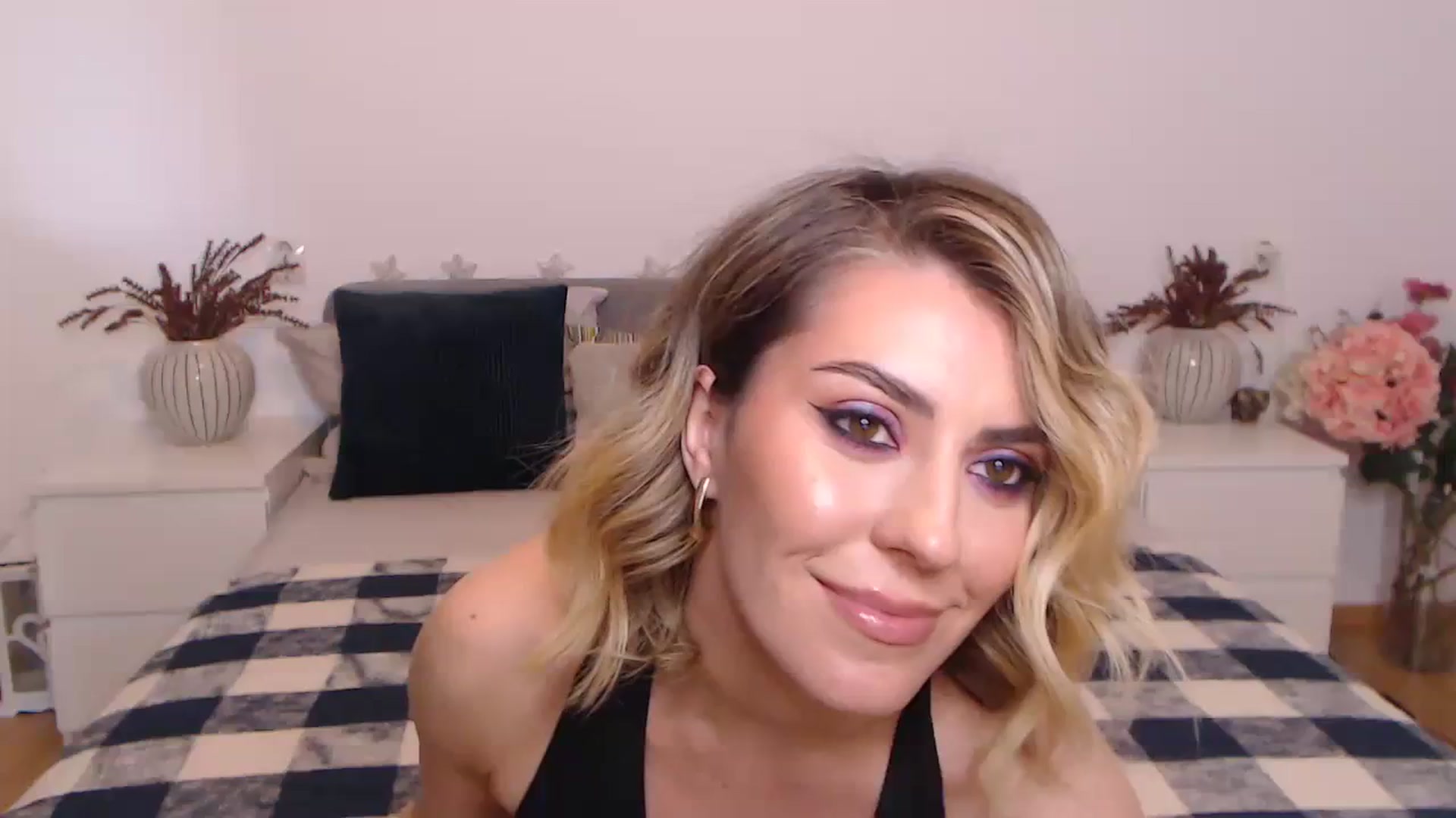 Gallery image thumbnail from BlueStocking's myfreecams stream on, 09/28/2023, 14:34 image 18 of 20