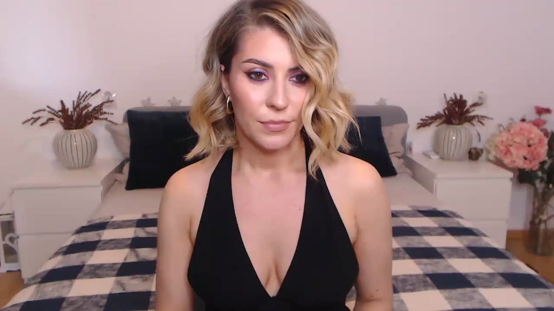 Gallery image thumbnail from BlueStocking's myfreecams stream on, 09/28/2023, 14:34 image 17 of 20