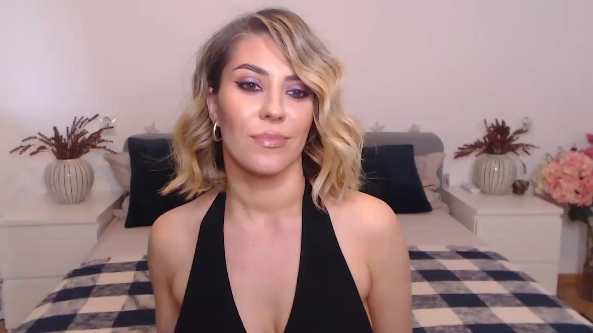 Gallery image thumbnail from BlueStocking's myfreecams stream on, 09/28/2023, 14:34 image 14 of 20