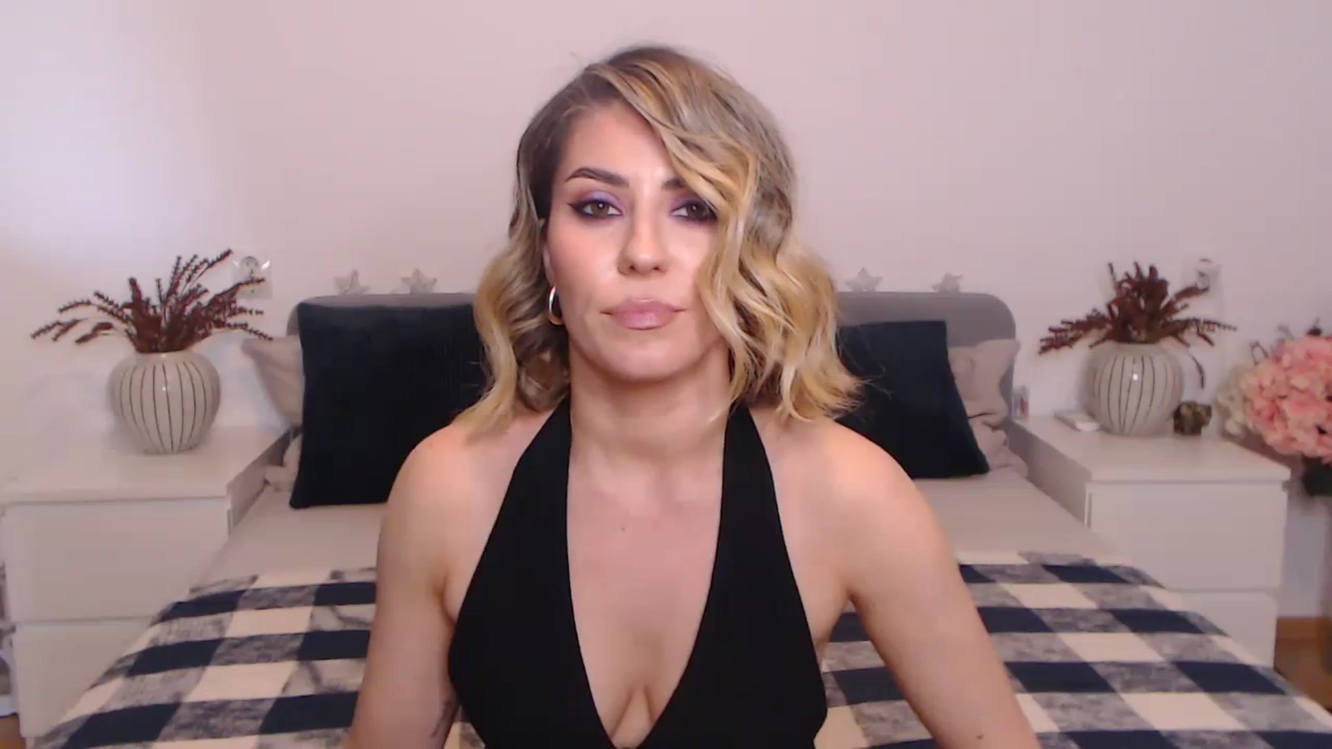 Gallery image thumbnail from BlueStocking's myfreecams stream on, 09/28/2023, 14:34 image 2 of 20