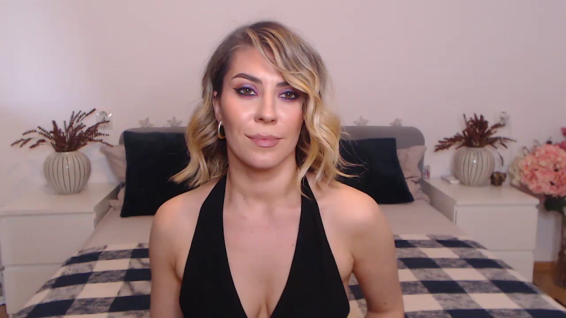 Gallery image thumbnail from BlueStocking's myfreecams stream on, 09/28/2023, 14:34 image 9 of 20