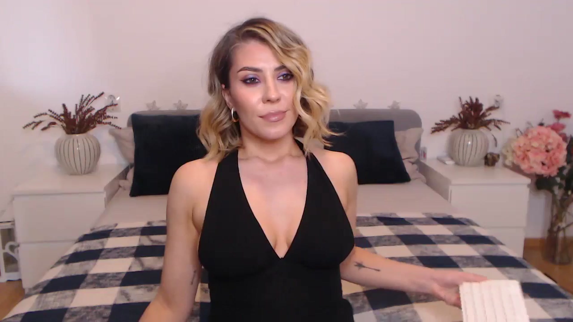 Gallery image thumbnail from BlueStocking's myfreecams stream on, 09/28/2023, 14:34 image 19 of 20