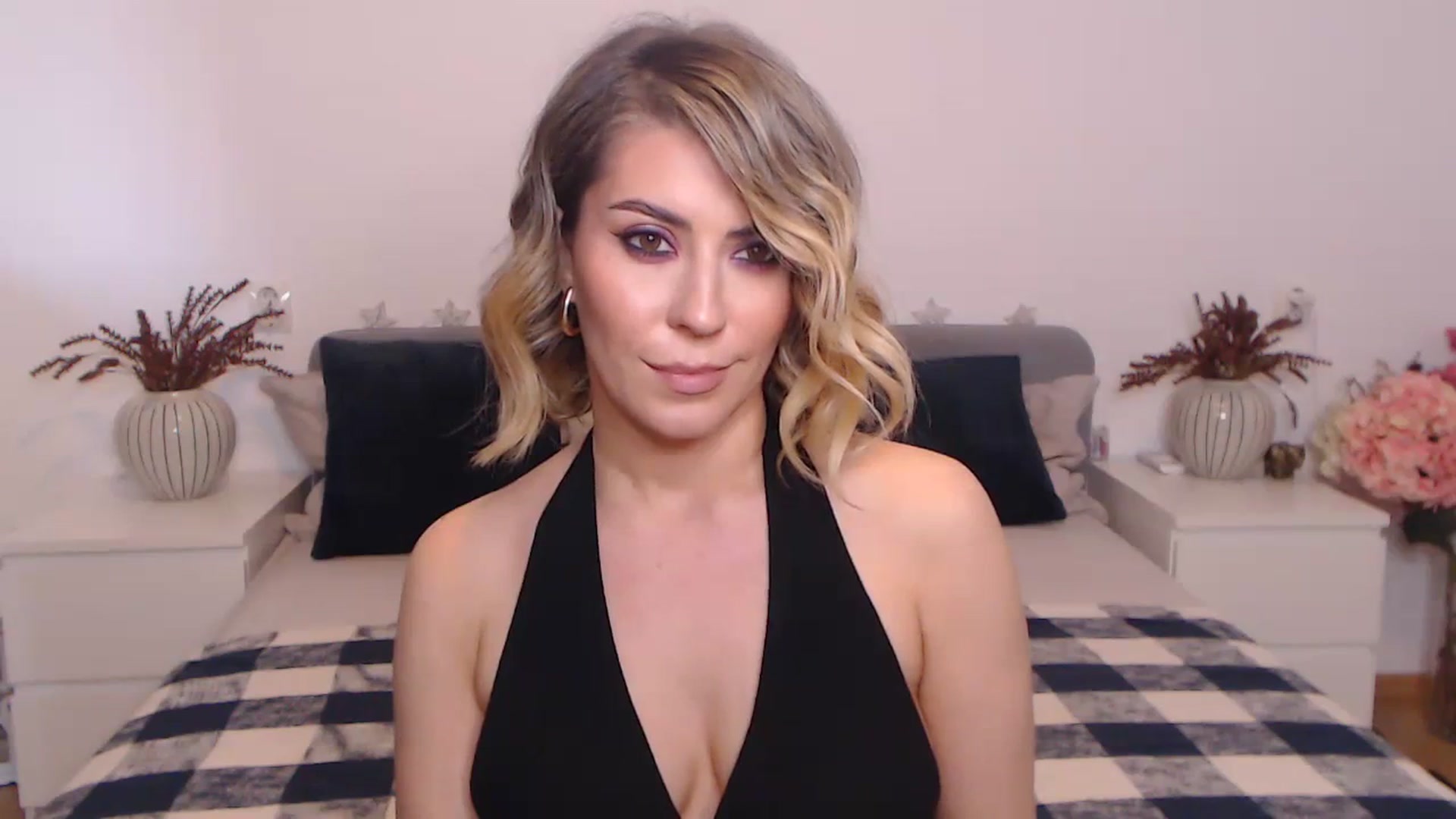 Gallery image thumbnail from BlueStocking's myfreecams stream on, 09/28/2023, 14:34 image 4 of 20