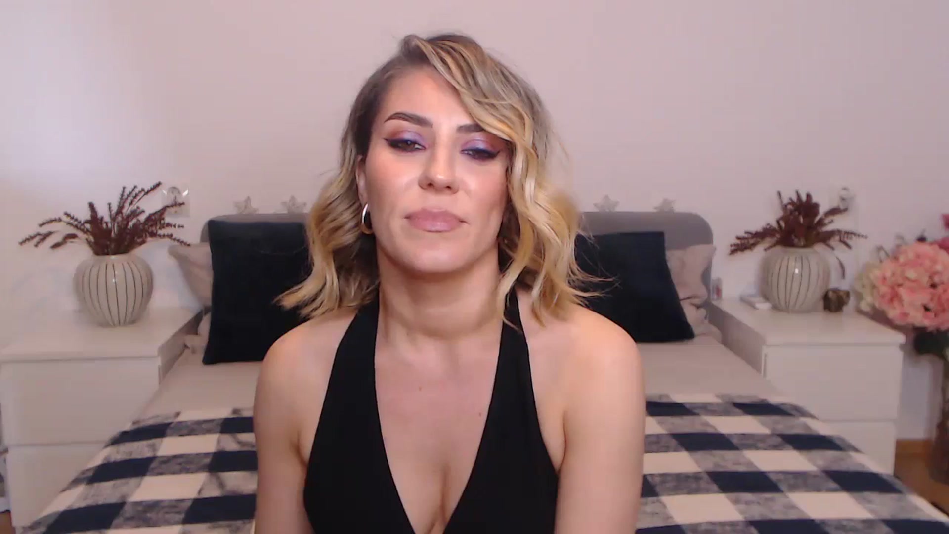 Gallery image thumbnail from BlueStocking's myfreecams stream on, 09/28/2023, 14:34 image 8 of 20