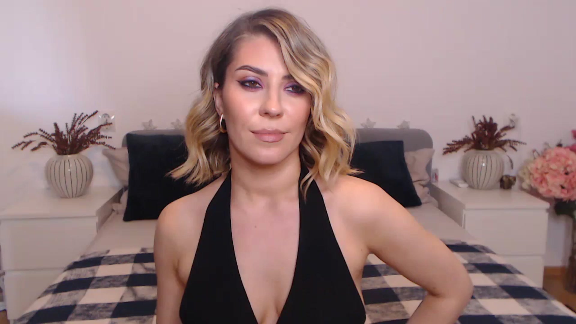 Gallery image thumbnail from BlueStocking's myfreecams stream on, 09/28/2023, 14:34 image 6 of 20