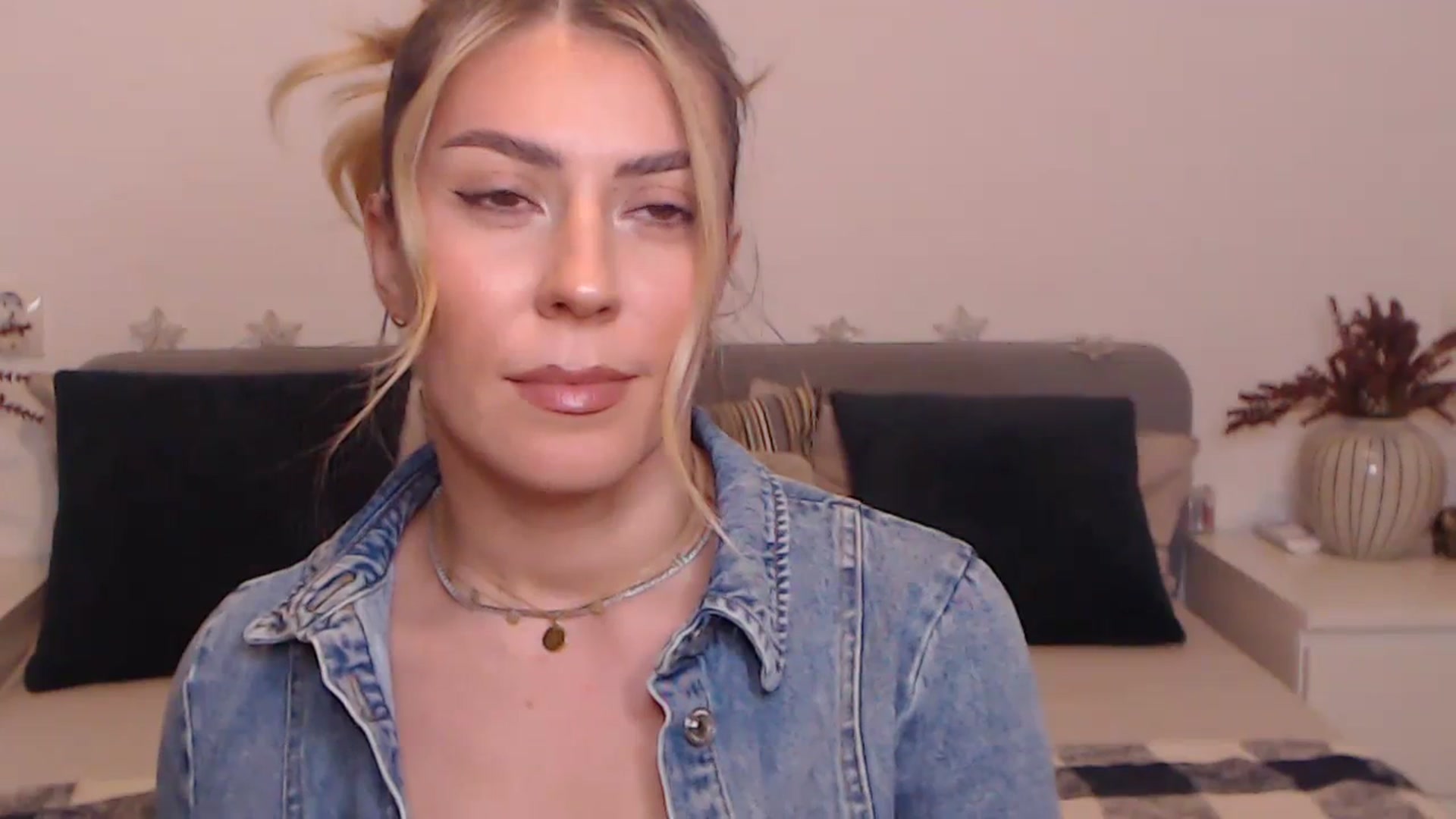 Gallery image thumbnail from BlueStocking's myfreecams stream on, 09/29/2023, 13:43 image 4 of 20