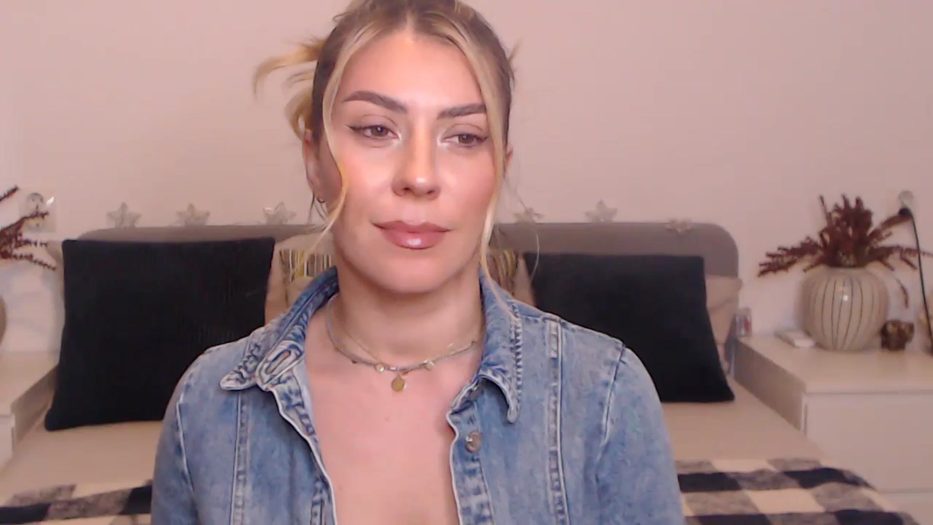 Gallery image thumbnail from BlueStocking's myfreecams stream on, 09/29/2023, 13:43 image 19 of 20