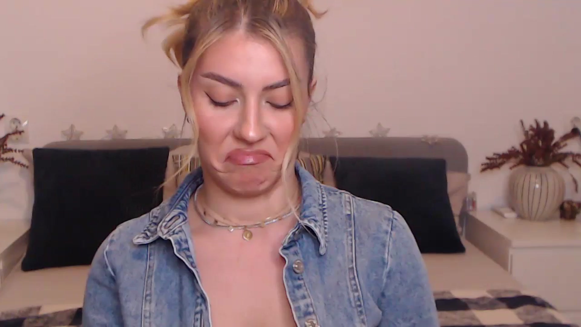 Gallery image thumbnail from BlueStocking's myfreecams stream on, 09/29/2023, 13:43 image 5 of 20