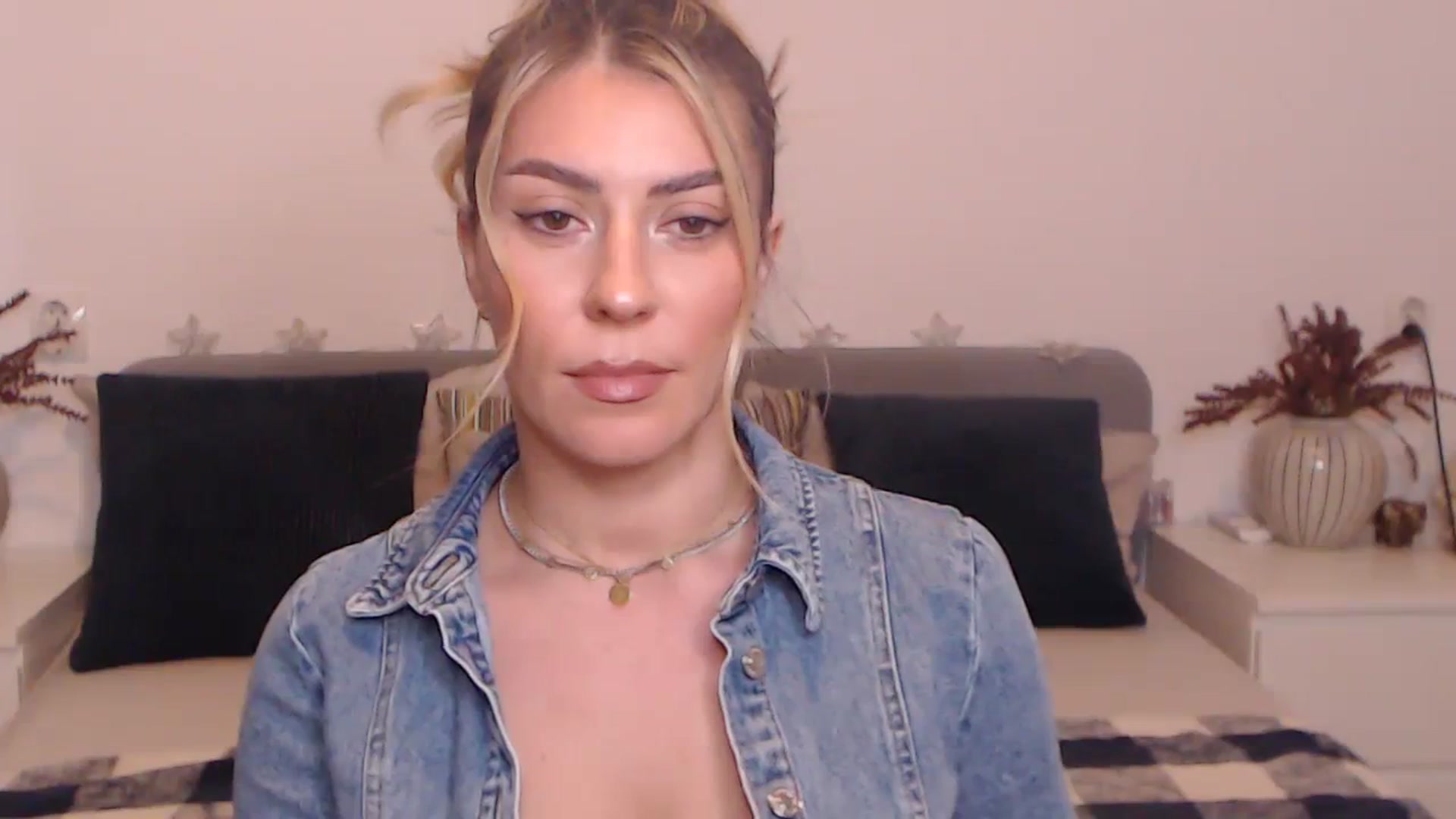 Gallery image thumbnail from BlueStocking's myfreecams stream on, 09/29/2023, 13:43 image 18 of 20