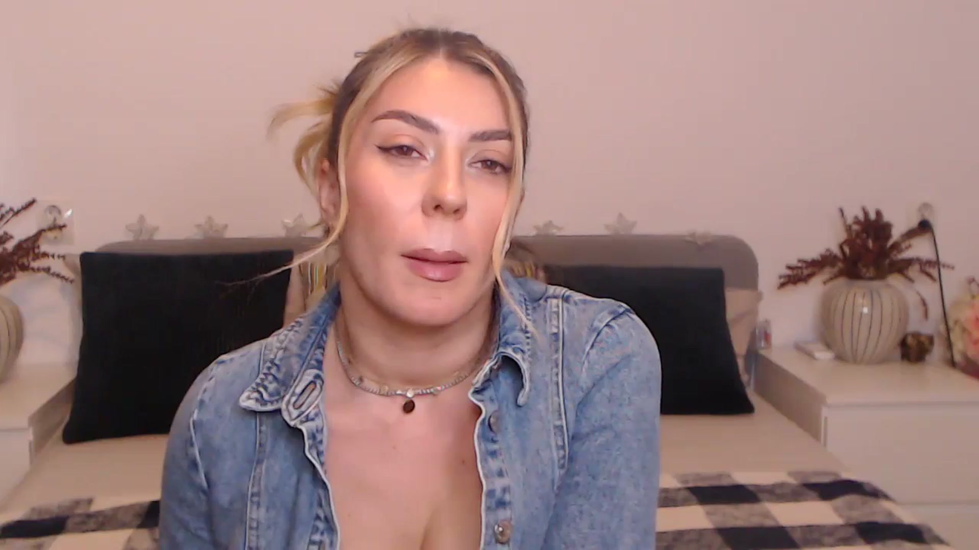 Gallery image thumbnail from BlueStocking's myfreecams stream on, 09/29/2023, 14:26 image 15 of 20
