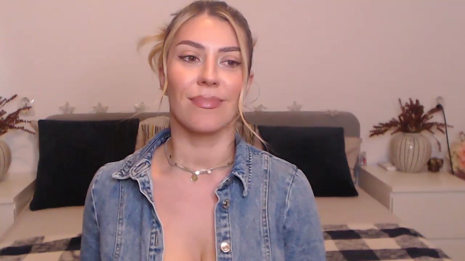 Gallery image thumbnail from BlueStocking's myfreecams stream on, 09/29/2023, 14:26 image 8 of 20