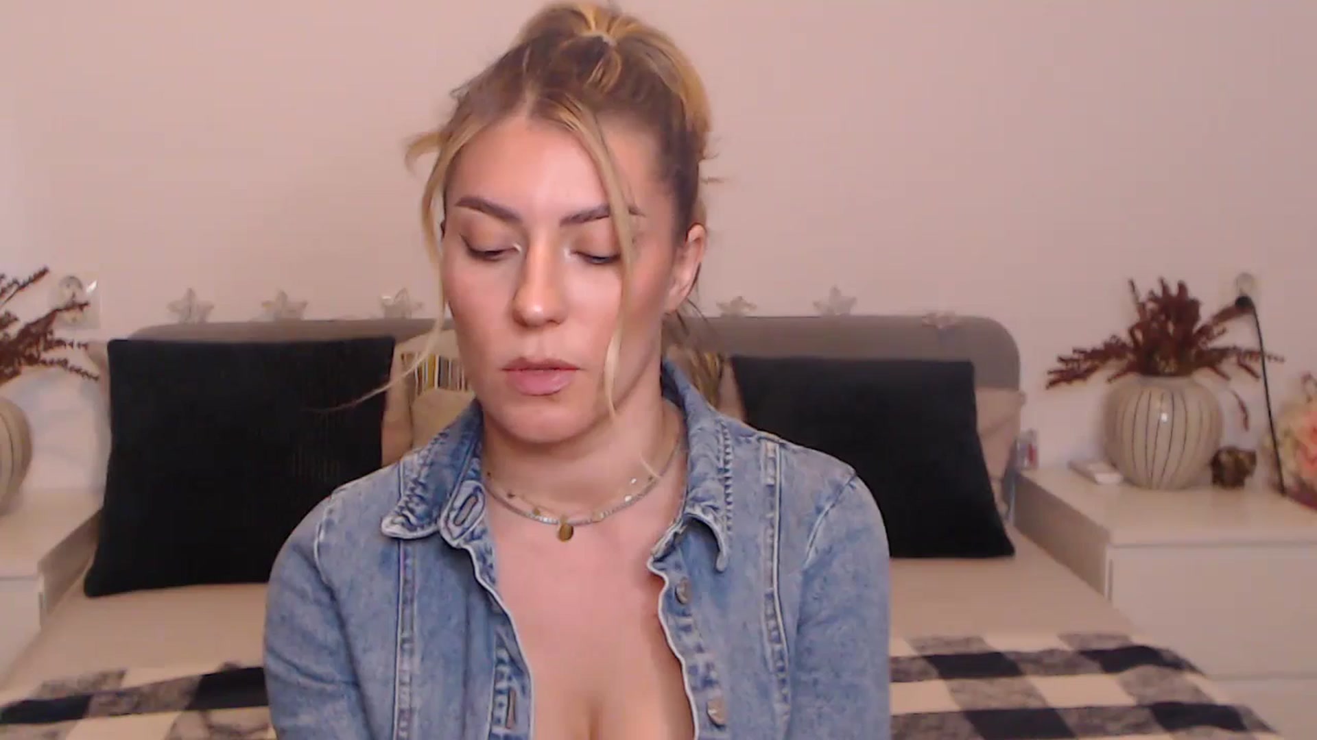 Gallery image thumbnail from BlueStocking's myfreecams stream on, 09/29/2023, 14:26 image 17 of 20