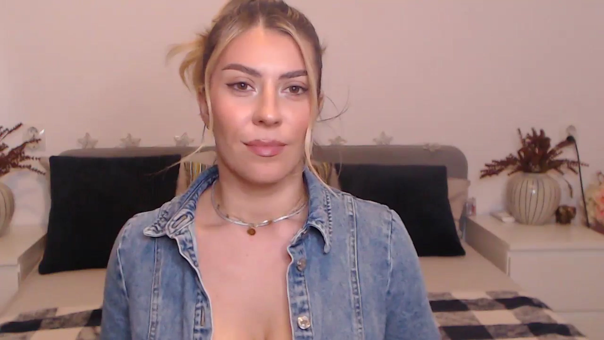 Gallery image thumbnail from BlueStocking's myfreecams stream on, 09/29/2023, 14:26 image 7 of 20