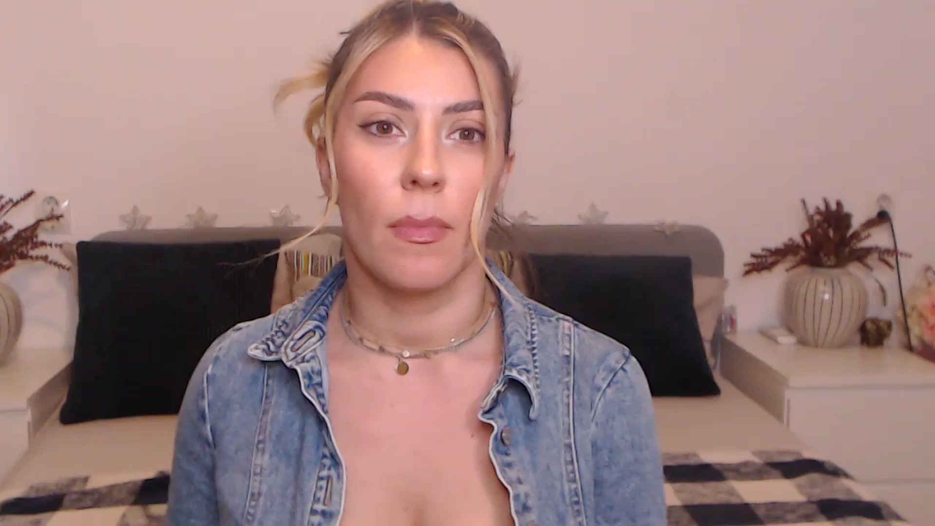 Gallery image thumbnail from BlueStocking's myfreecams stream on, 09/29/2023, 14:26 image 14 of 20