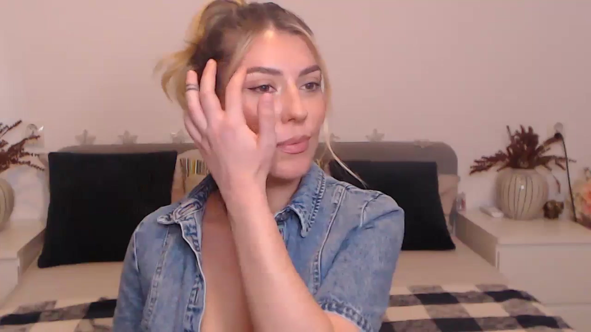 Gallery image thumbnail from BlueStocking's myfreecams stream on, 09/29/2023, 14:26 image 5 of 20