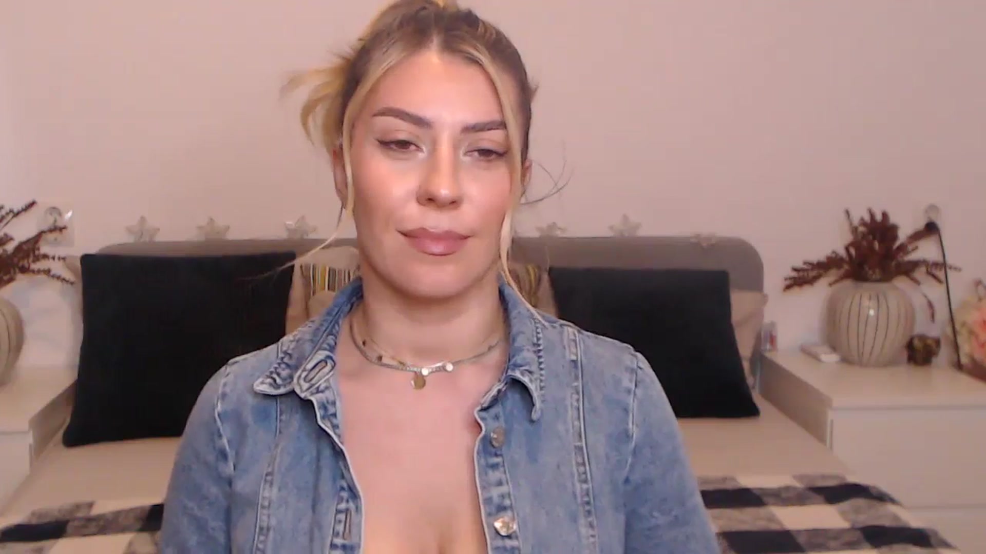 Gallery image thumbnail from BlueStocking's myfreecams stream on, 09/29/2023, 14:26 image 6 of 20