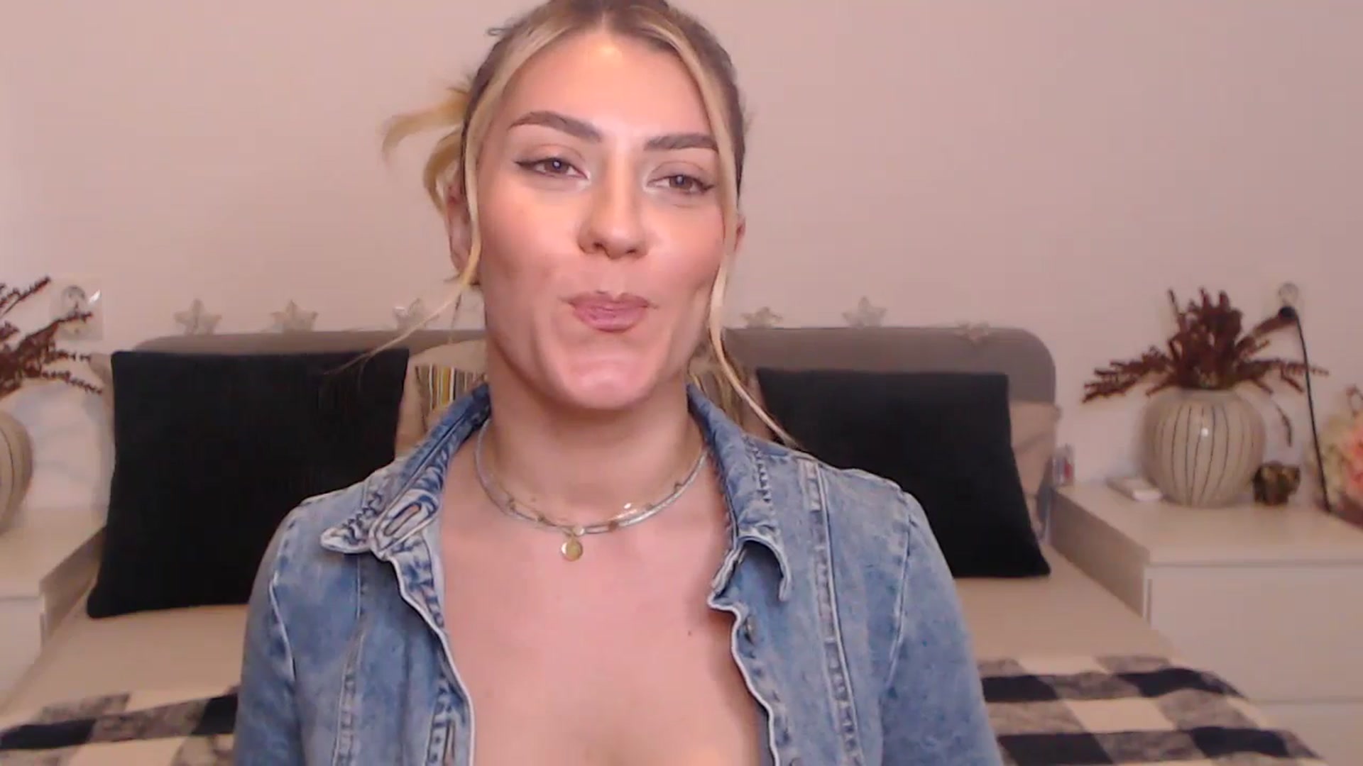 Gallery image thumbnail from BlueStocking's myfreecams stream on, 09/29/2023, 14:26 image 10 of 20