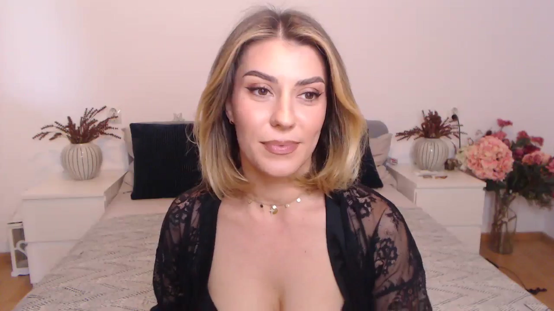 Gallery image thumbnail from BlueStocking's myfreecams stream on, 10/02/2023, 12:08 image 4 of 20