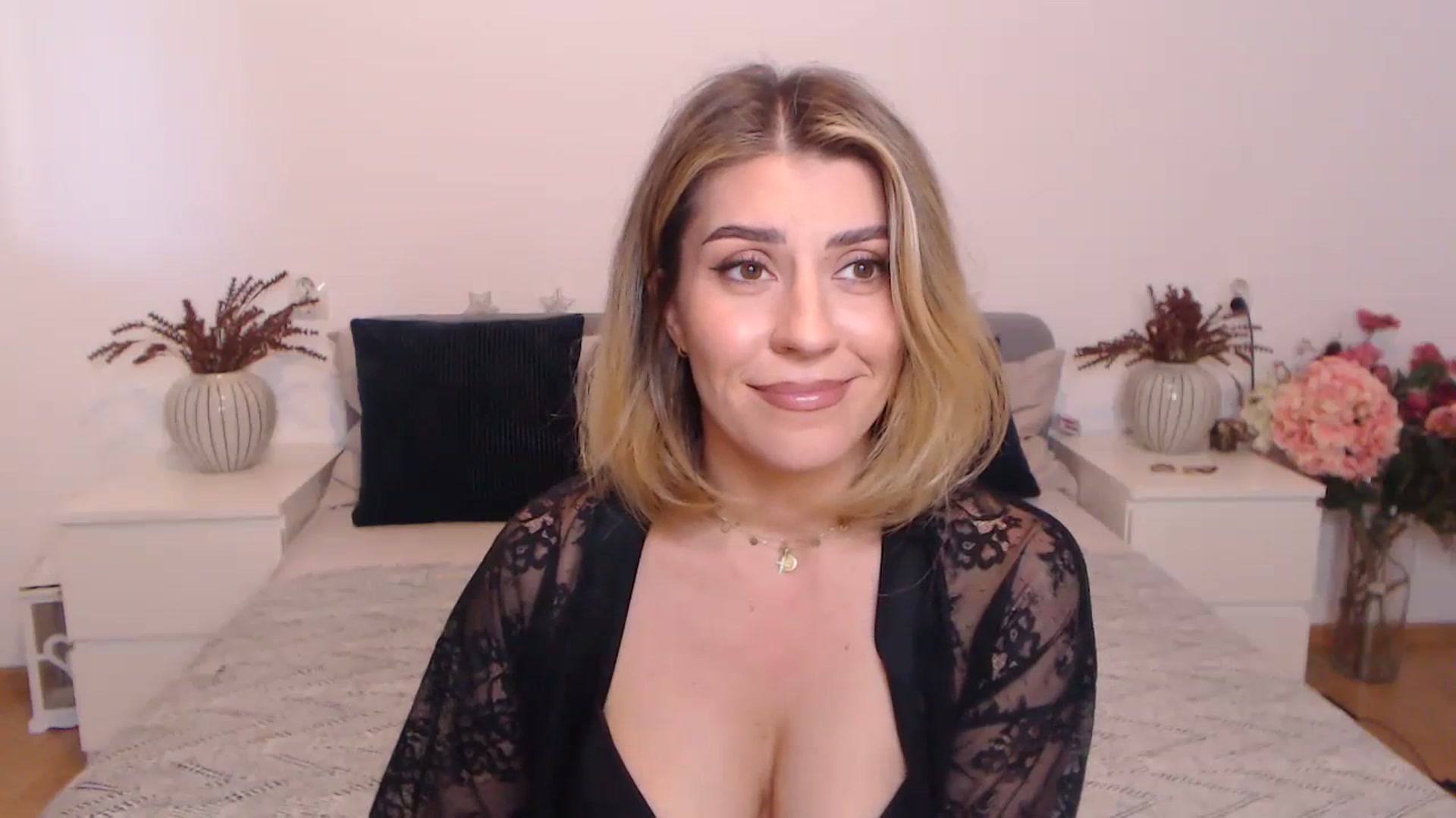 Gallery image thumbnail from BlueStocking's myfreecams stream on, 10/02/2023, 13:10 image 5 of 20