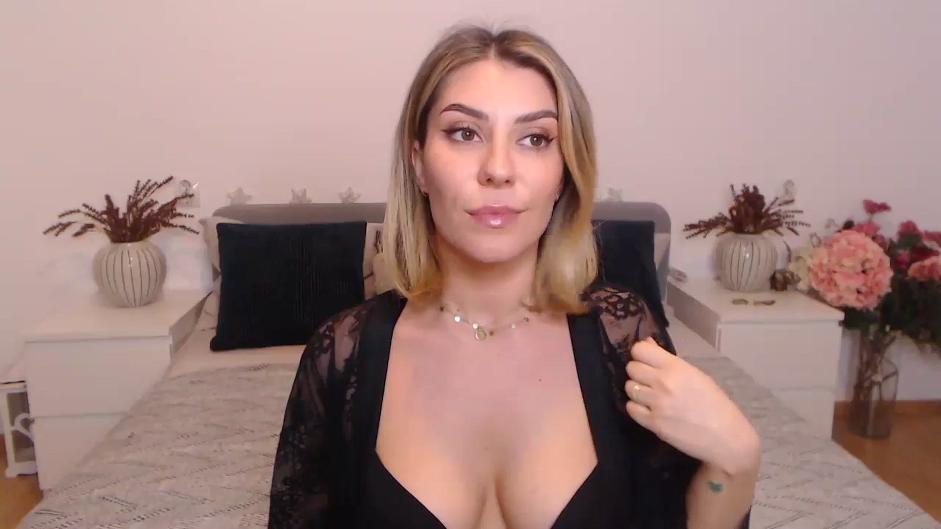 Gallery image thumbnail from BlueStocking's myfreecams stream on, 10/02/2023, 18:01 image 11 of 20