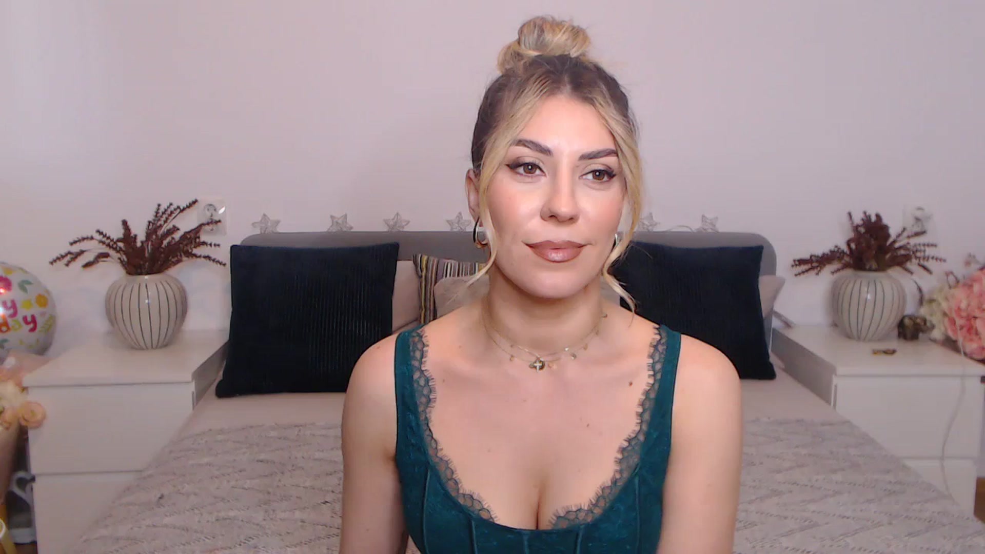 Gallery image thumbnail from BlueStocking's myfreecams stream on, 10/03/2023, 10:31 image 9 of 20