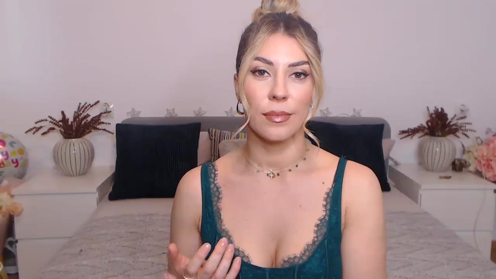 Gallery image thumbnail from BlueStocking's myfreecams stream on, 10/03/2023, 10:31 image 15 of 20