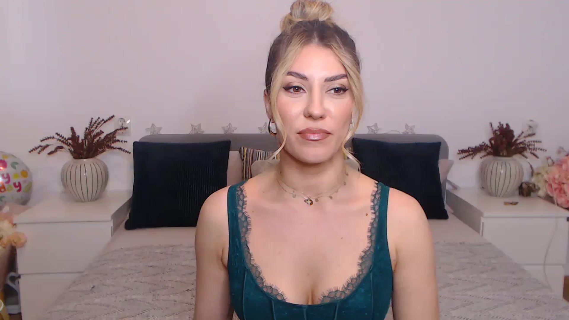 Gallery image thumbnail from BlueStocking's myfreecams stream on, 10/03/2023, 10:31 image 4 of 20