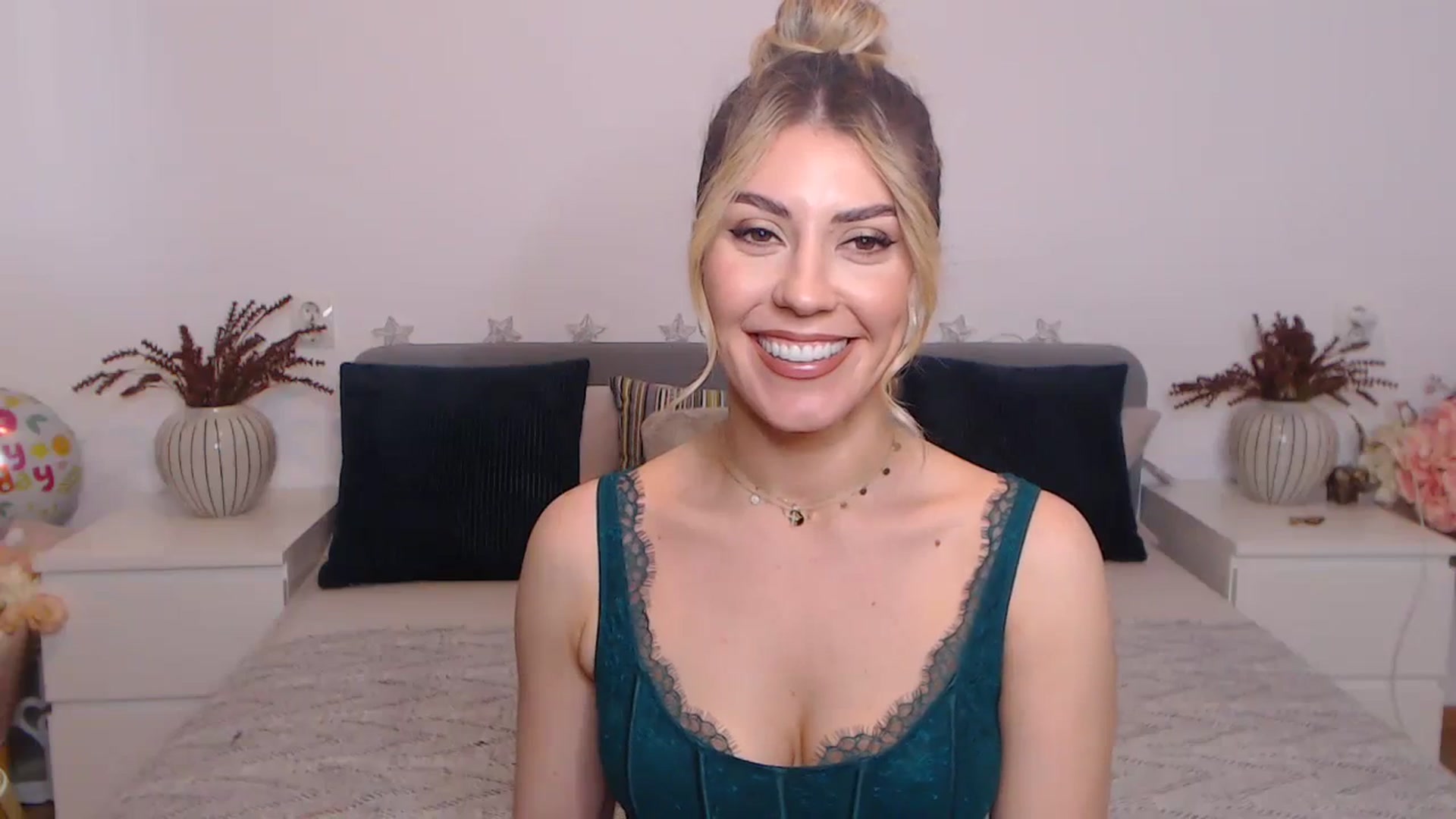 Gallery image thumbnail from BlueStocking's myfreecams stream on, 10/03/2023, 10:31 image 18 of 20