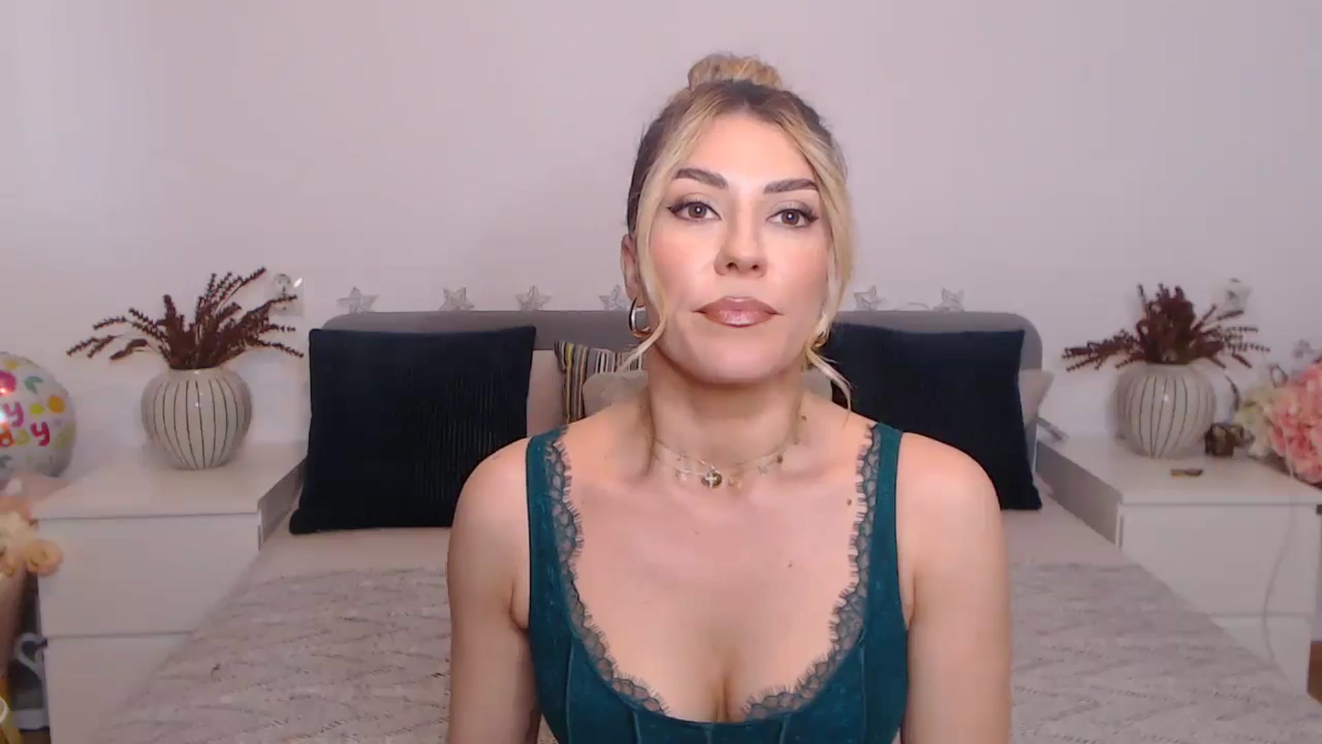 Gallery image thumbnail from BlueStocking's myfreecams stream on, 10/03/2023, 10:31 image 7 of 20