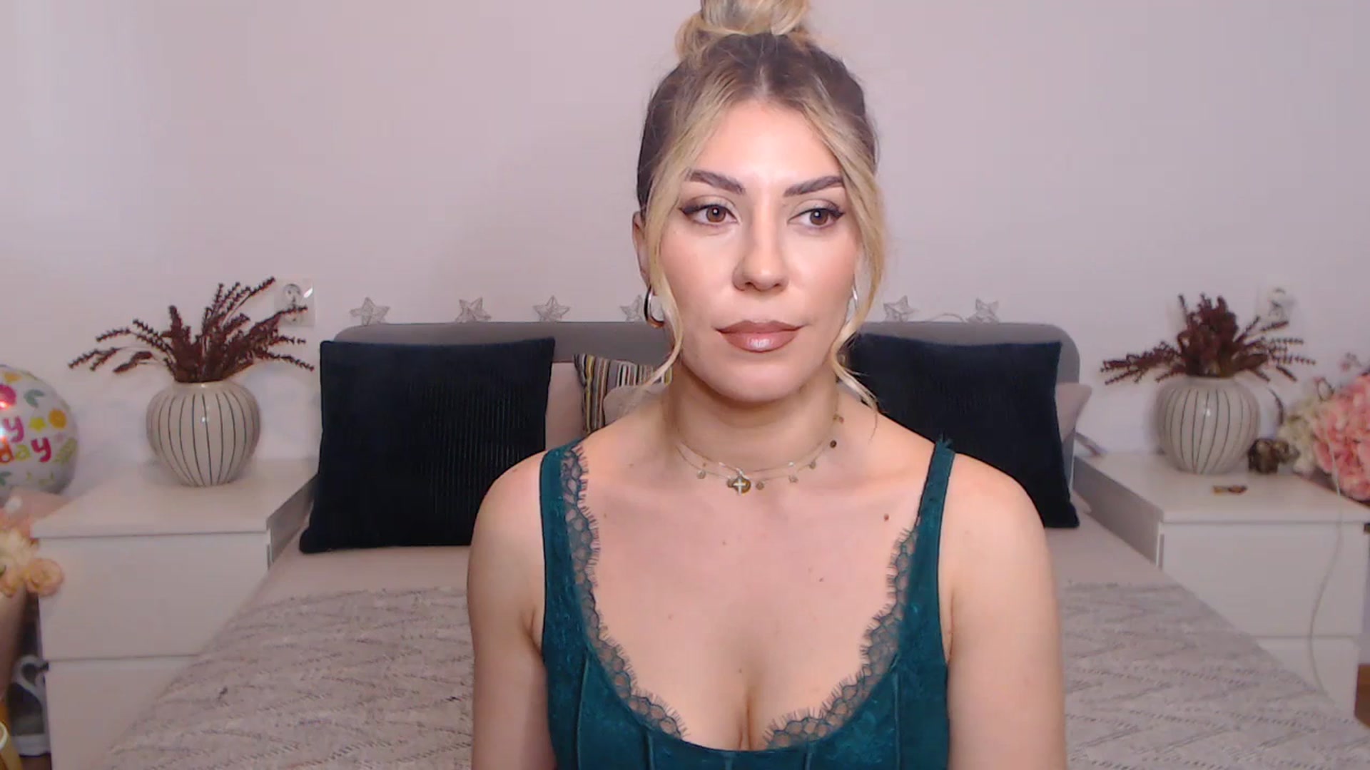 Gallery image thumbnail from BlueStocking's myfreecams stream on, 10/03/2023, 10:31 image 16 of 20