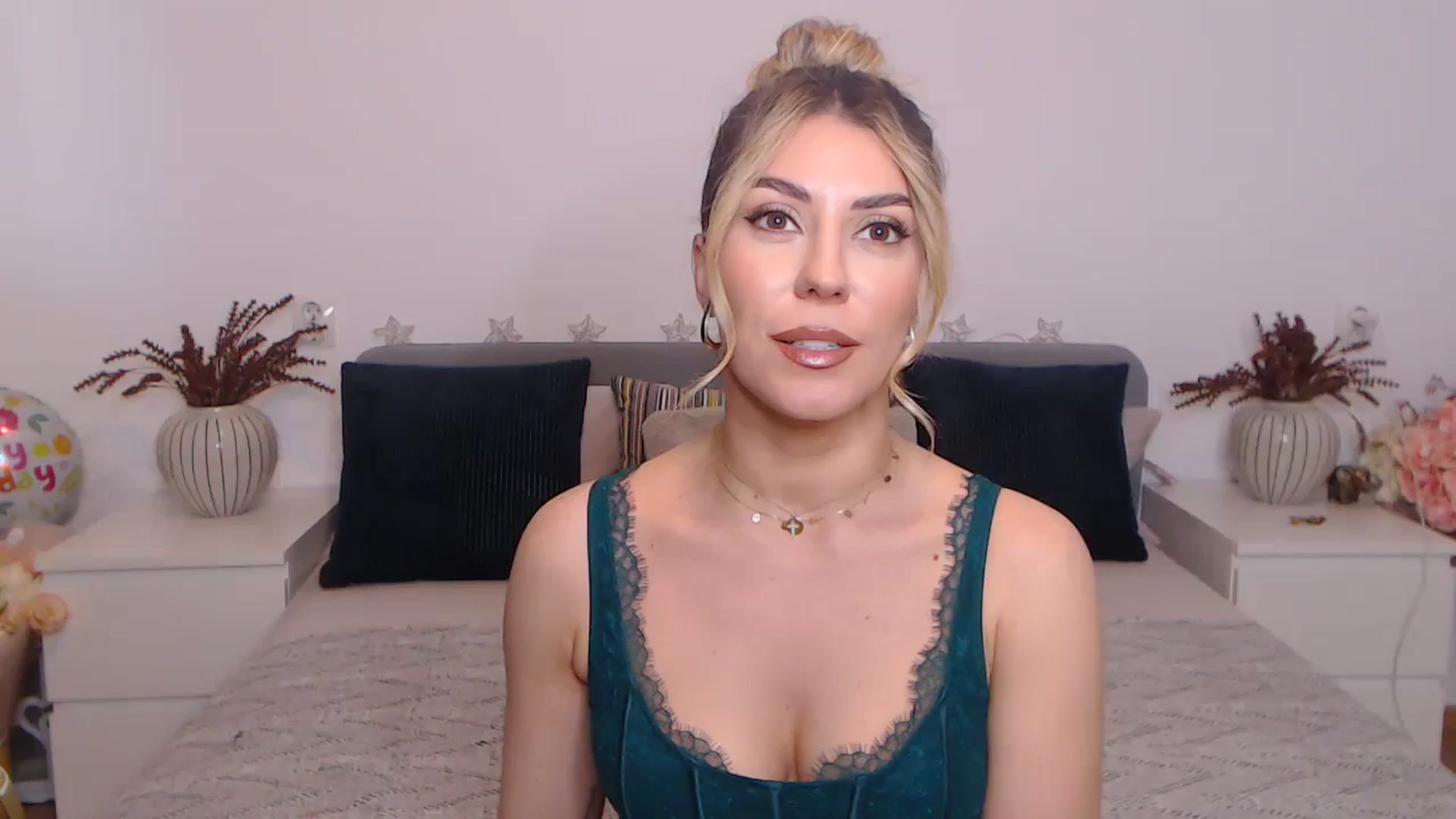 Gallery image thumbnail from BlueStocking's myfreecams stream on, 10/03/2023, 10:31 image 1 of 20