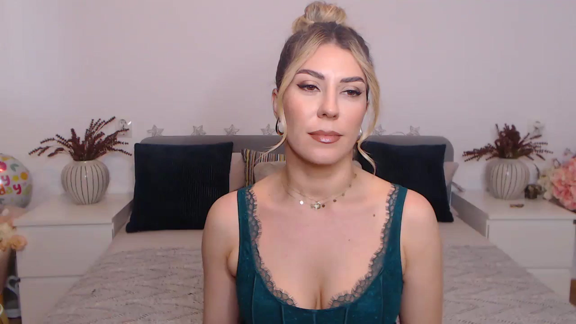 Gallery image thumbnail from BlueStocking's myfreecams stream on, 10/03/2023, 10:47 image 1 of 20